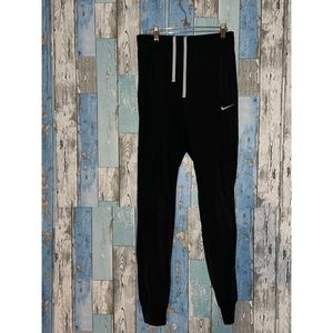 CLASSIC BLACK NIKE TRACK PANTS